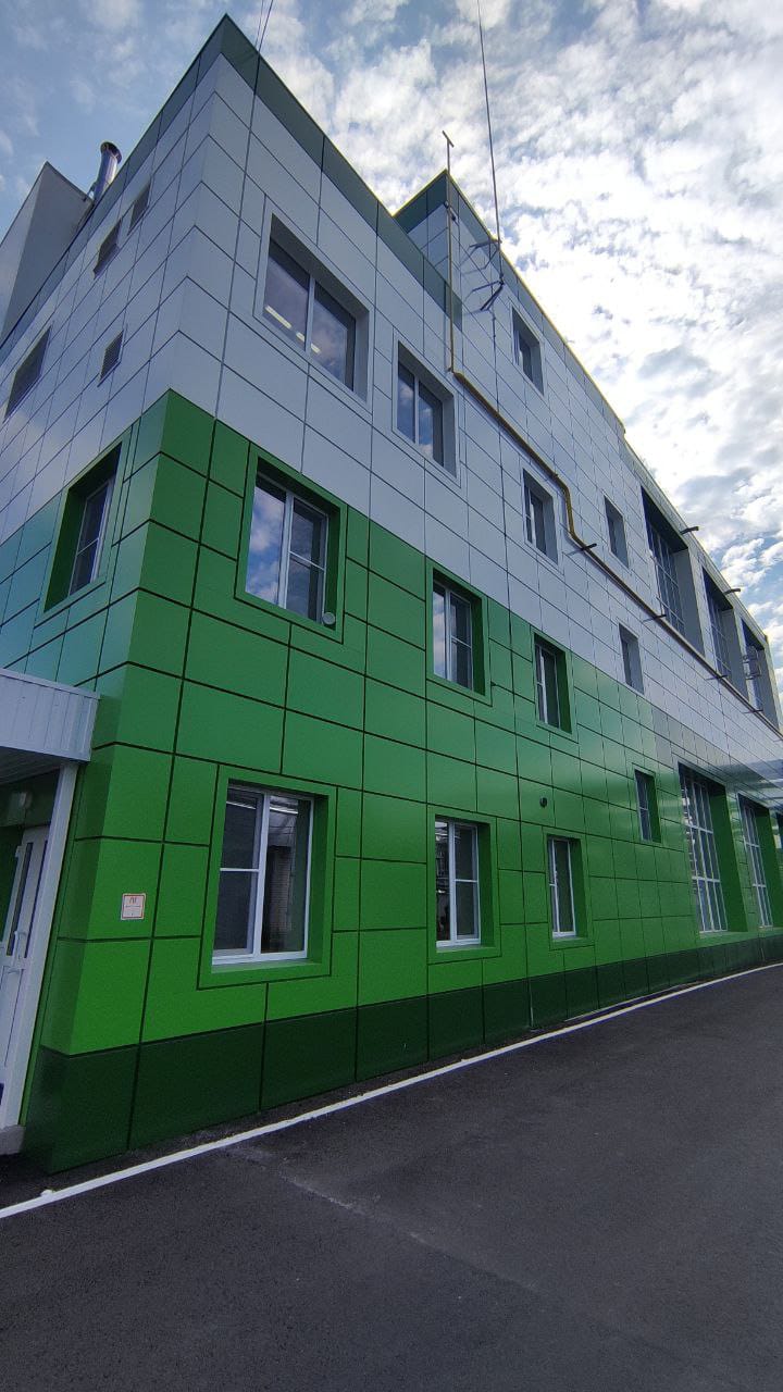 Вентилируемые фасады из фиброцементных плит зеленого цвета